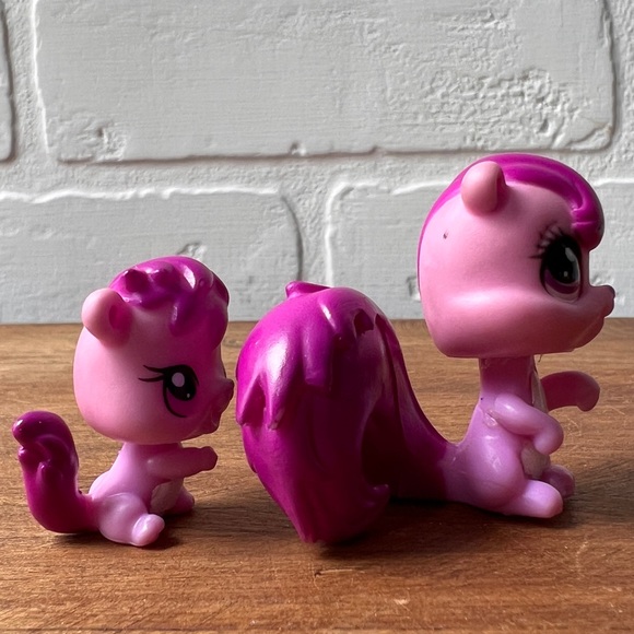 LPS Littlest Pet Shop Mommy and Baby Purple Squirrels 2pc. - Picture 5 of 5